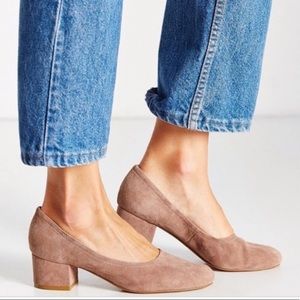 Jeffrey Campbell “bitsie” pump in camel suede